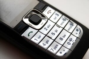 地方のマッチングアプリで電話番号を交換するのは早い人にとって危険なの？