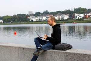 地方のマッチングアプリで地元で出会うなら、どこを見る？