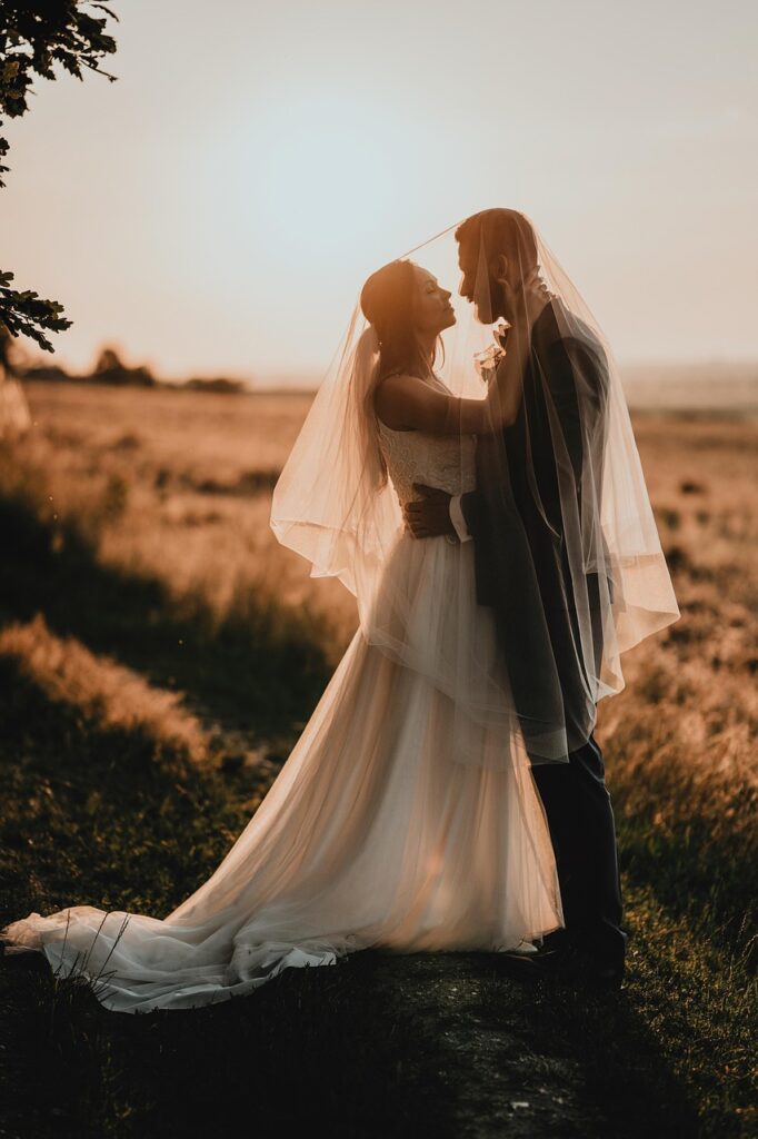 地方のマッチングアプリで恋人探しと結婚向け、どれが最適？