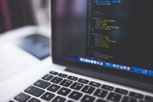 ひとり飲みに最適なアプリのGPS機能、選び方はこれで決まり？